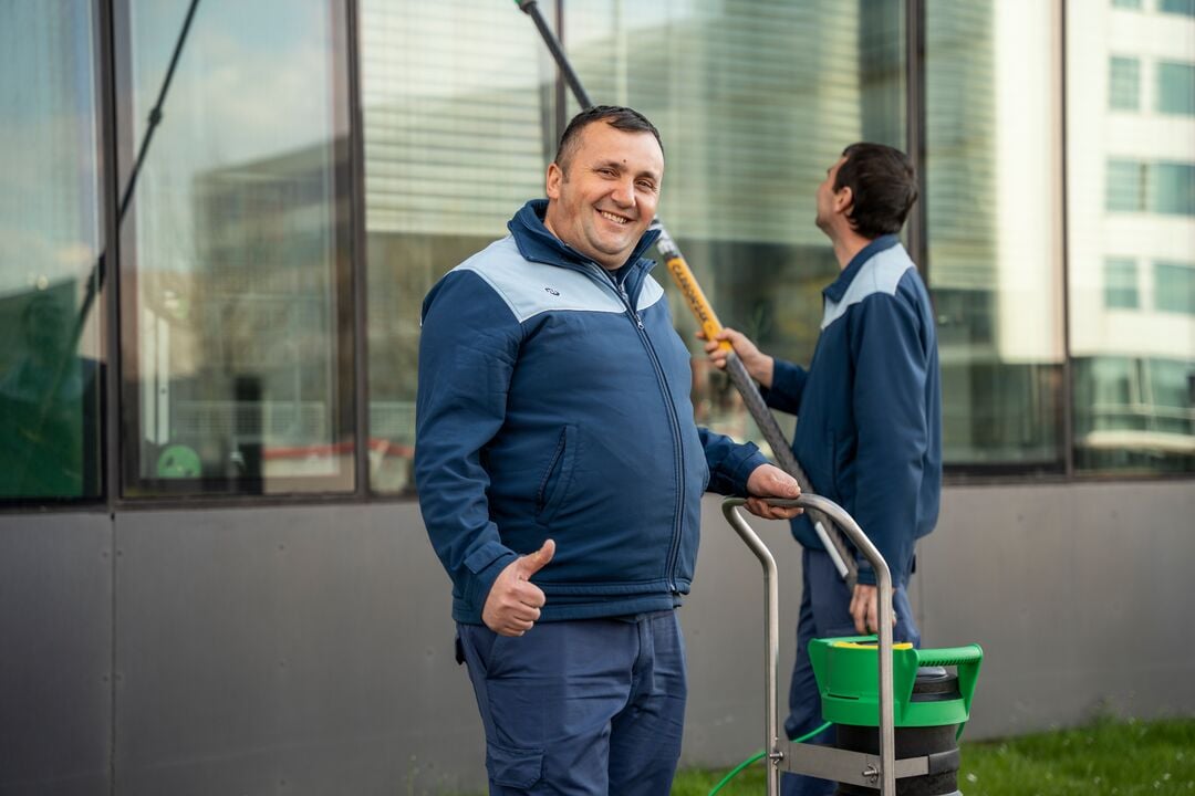 Web_Desktop-AT_2024_Various Services